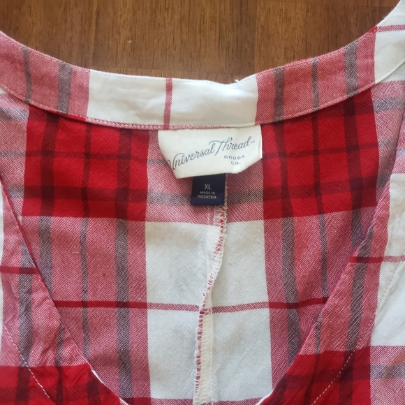 Universal Threads Red & White Plaid Top - Picture 5 of 7